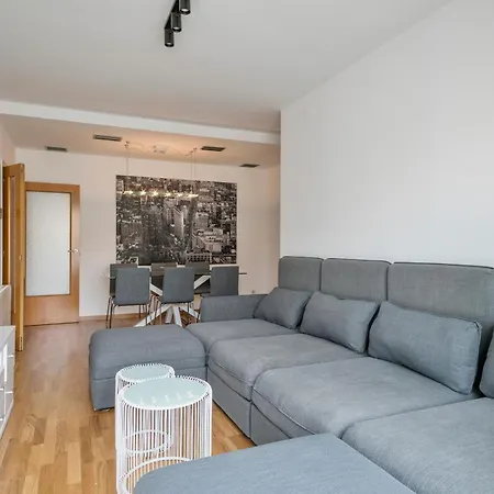 Modern Penthouse With Large Terrace In Poblenou Perfect For Holidays Or Work Close To The And Public Transport Lejlighed